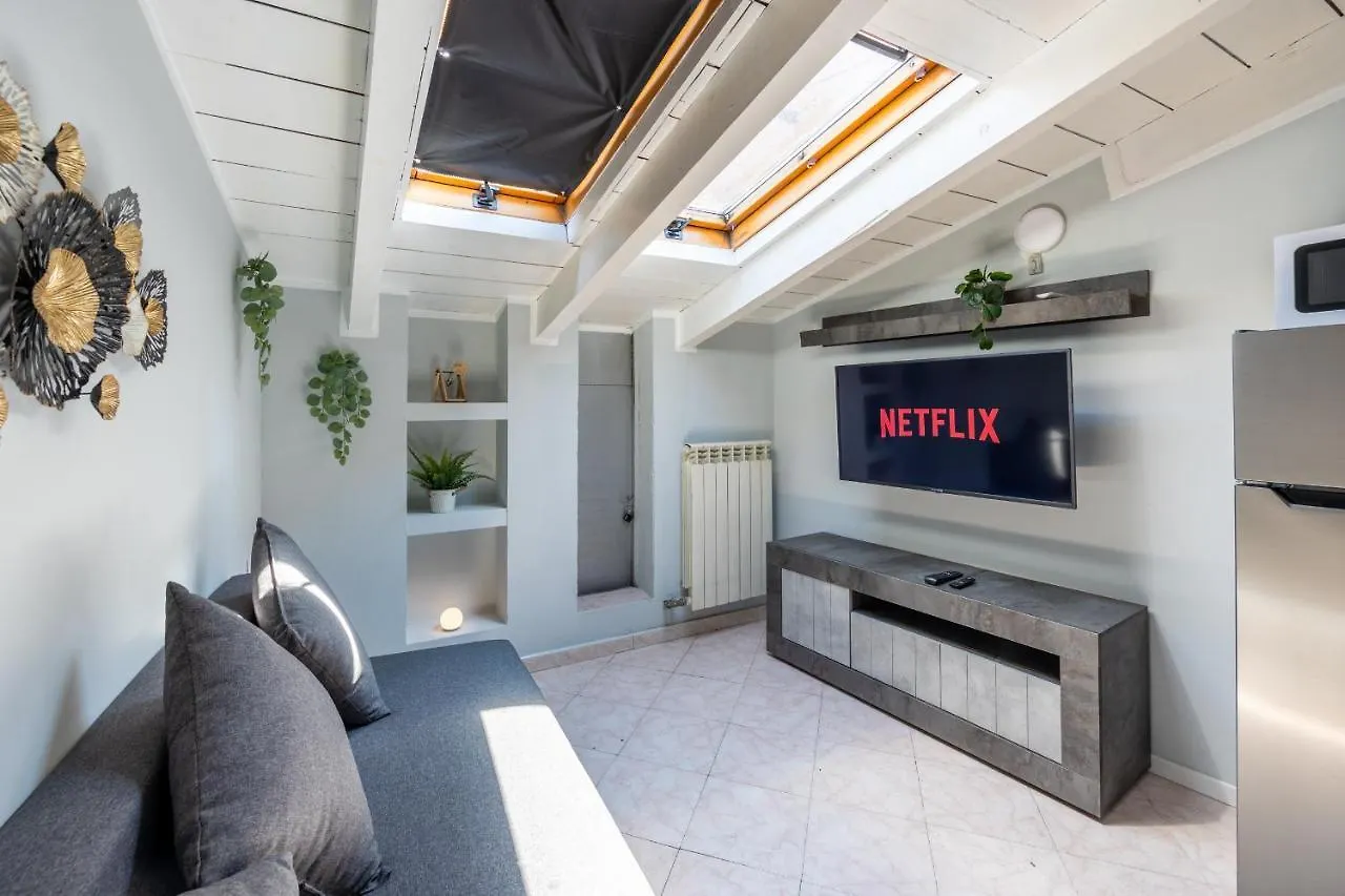 Appartamento Free Parking Tiny House Wifi Netflix 15 Minuti Dal Duomo Milano 0*,  Italia