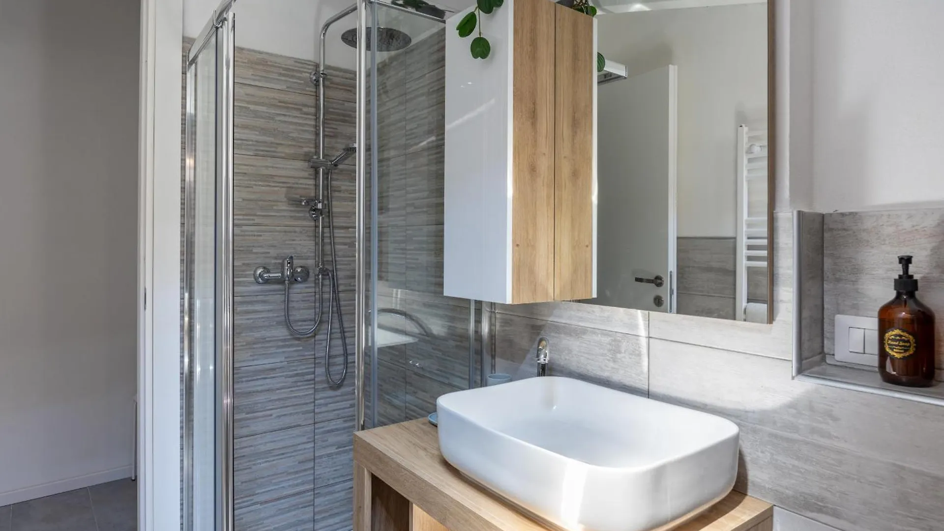 Appartamento Free Parking Tiny House Wifi Netflix 15 Minuti Dal Duomo Milano Italia